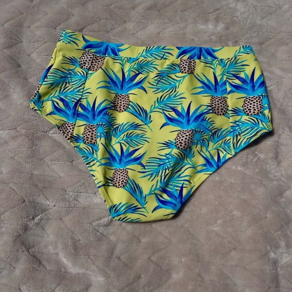 NWT Cupshe Tropical Pineapple Print Bikini - Picture 3 of 3
